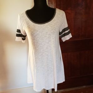 LuLaRoe Small Simply Comfortable Classic white top